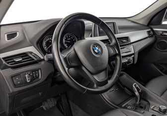 Подержанный автомобиль BMW X1 2018 года (15 фото)