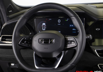 Подержанный автомобиль Geely Monjaro 2024 года (16 фото)