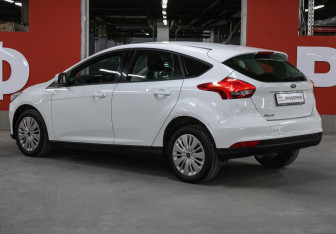Подержанный автомобиль Ford Focus Hatchback 2016 года (7 фото)
