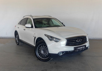 Подержанный автомобиль Infiniti QX70 2014 года (3 фото)