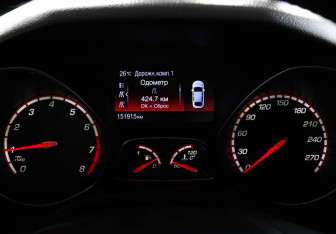 Подержанный автомобиль Ford Focus Hatchback 2013 года (11 фото)