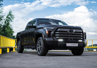 Подержанный автомобиль Toyota Tundra 2022 года (3 фото)
