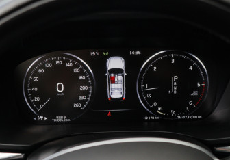 Подержанный автомобиль Volvo XC60 2019 года (17 фото)