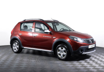 Подержанный автомобиль Renault Sandero 2011 года (3 фото)