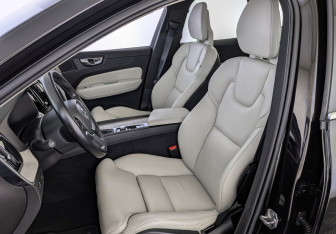 Подержанный автомобиль Volvo XC60 2018 года (20 фото)