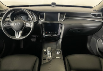 Подержанный автомобиль Infiniti QX50 2018 года (12 фото)