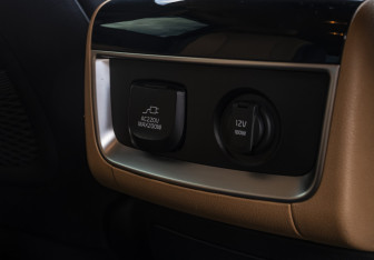Подержанный автомобиль Kia Carnival 2021 года (19 фото)