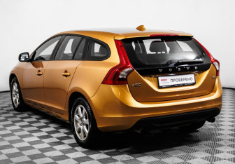Подержанный автомобиль Volvo V60 2011 года (7 фото)