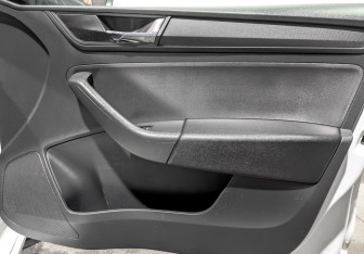 Подержанный автомобиль Skoda Rapid Liftback 2019 года (23 фото)