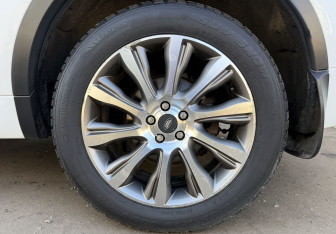 Подержанный автомобиль Land Rover Discovery Sport 2017 года (9 фото)