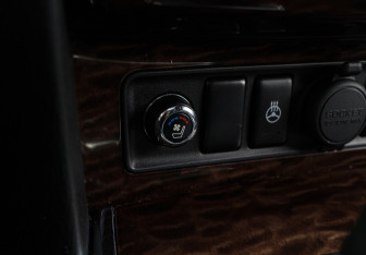 Подержанный автомобиль Nissan Patrol 2010 года (24 фото)