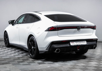 Подержанный автомобиль Changan UNI-V 2023 года (7 фото)