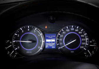 Подержанный автомобиль Infiniti QX80 2019 года (16 фото)