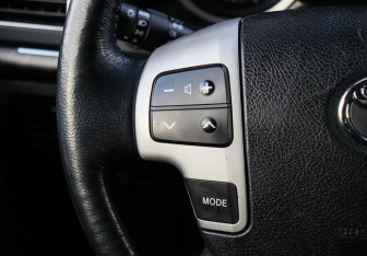Подержанный автомобиль Toyota Land Cruiser Suv 2014 года (25 фото)
