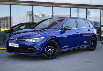 Подержанный автомобиль Volkswagen Golf Hatchback 2020 года (25 фото)