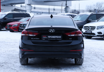 Подержанный автомобиль Hyundai Elantra Sedan 2017 года (6 фото)