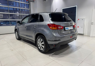 Подержанный автомобиль Mitsubishi ASX 2014 года (6 фото)