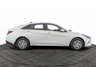 Подержанный автомобиль Hyundai Elantra Sedan 2021 года (4 фото)