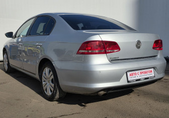 Подержанный автомобиль Volkswagen Passat Sedan 2011 года (7 фото)