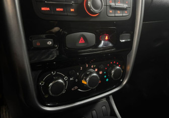 Подержанный автомобиль Renault Duster 2013 года (13 фото)