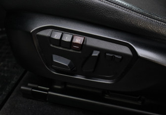 Подержанный автомобиль BMW X4 2015 года (16 фото)