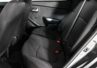 Подержанный автомобиль Kia Rio Sedan 2015 года (10 фото)