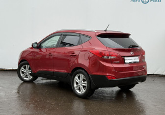 Подержанный автомобиль Hyundai ix35 2010 года (7 фото)