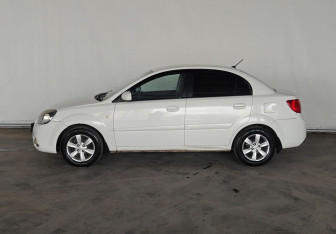 Подержанный автомобиль Kia Rio Sedan 2011 года (7 фото)