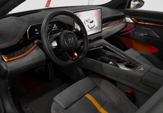 Подержанный автомобиль Zeekr 001 2023 года (7 фото)