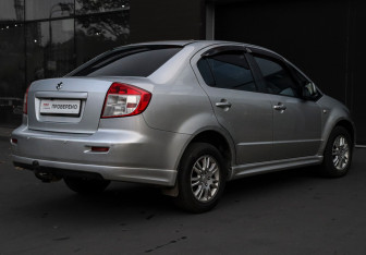 Подержанный автомобиль Suzuki SX4 Sedan 2010 года (5 фото)