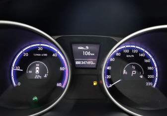 Подержанный автомобиль Hyundai ix35 2010 года (17 фото)