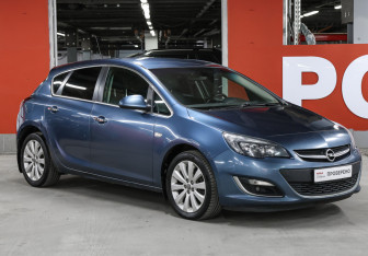 Подержанный автомобиль Opel Astra Hatchback 2013 года (3 фото)