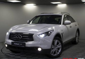 Подержанный автомобиль Infiniti QX70 2016 года (21 фото)