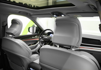 Подержанный автомобиль Jeep Grand Cherokee 2022 года (36 фото)