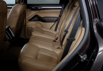 Подержанный автомобиль Porsche Cayenne 2015 года (10 фото)