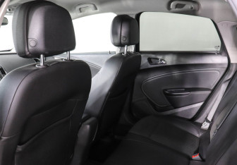 Подержанный автомобиль Opel Astra Sedan 2012 года (8 фото)