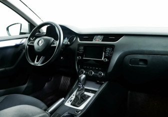 Подержанный автомобиль Skoda Octavia Liftback 2016 года (6 фото)