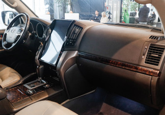 Подержанный автомобиль Toyota Land Cruiser Suv 2009 года (7 фото)