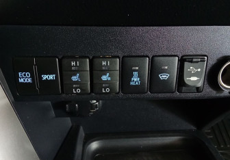 Подержанный автомобиль Toyota RAV4 2015 года (16 фото)