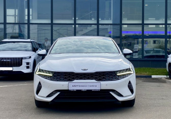 Подержанный автомобиль Kia K5 2020 года (2 фото)