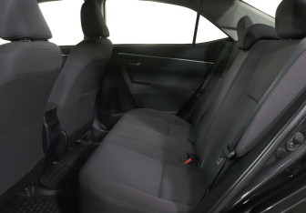 Подержанный автомобиль Toyota Corolla Sedan 2016 года (15 фото)