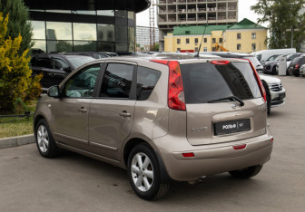 Подержанный автомобиль Nissan Note 2008 года (5 фото)