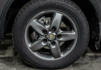 Подержанный автомобиль Volkswagen Touareg 2011 года (5 фото)