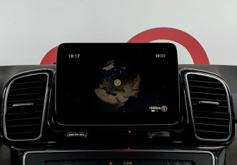 Подержанный автомобиль Mercedes-Benz GLE 2016 года (16 фото)
