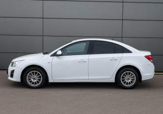 Подержанный автомобиль Chevrolet Cruze Sedan 2013 года (8 фото)
