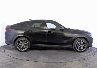 Подержанный автомобиль BMW X6 2020 года (4 фото)