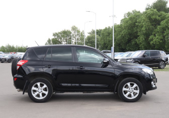 Подержанный автомобиль Toyota RAV4 2010 года (4 фото)
