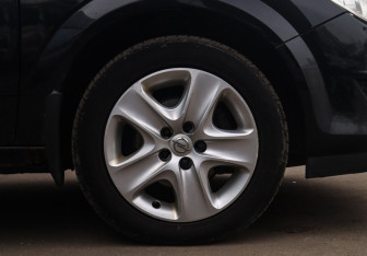 Подержанный автомобиль Opel Astra Sedan 2014 года (16 фото)