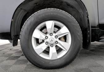 Подержанный автомобиль Toyota Land Cruiser Prado 2018 года (17 фото)