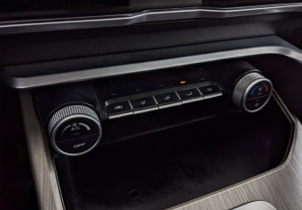 Подержанный автомобиль Geely Coolray 2023 года (21 фото)